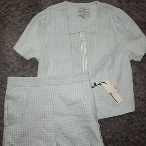 Haute Monde 2piece  light colored gingham pattern size  NWT